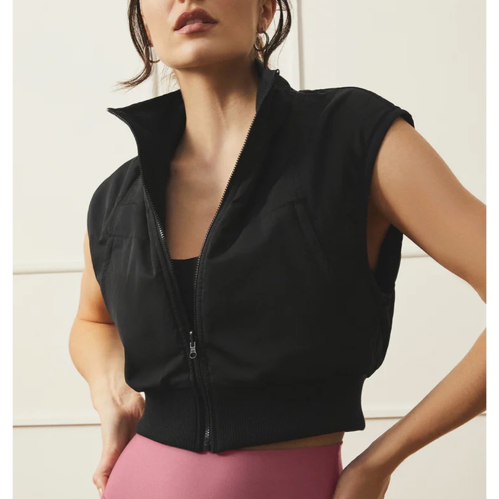 In motion cropped vest